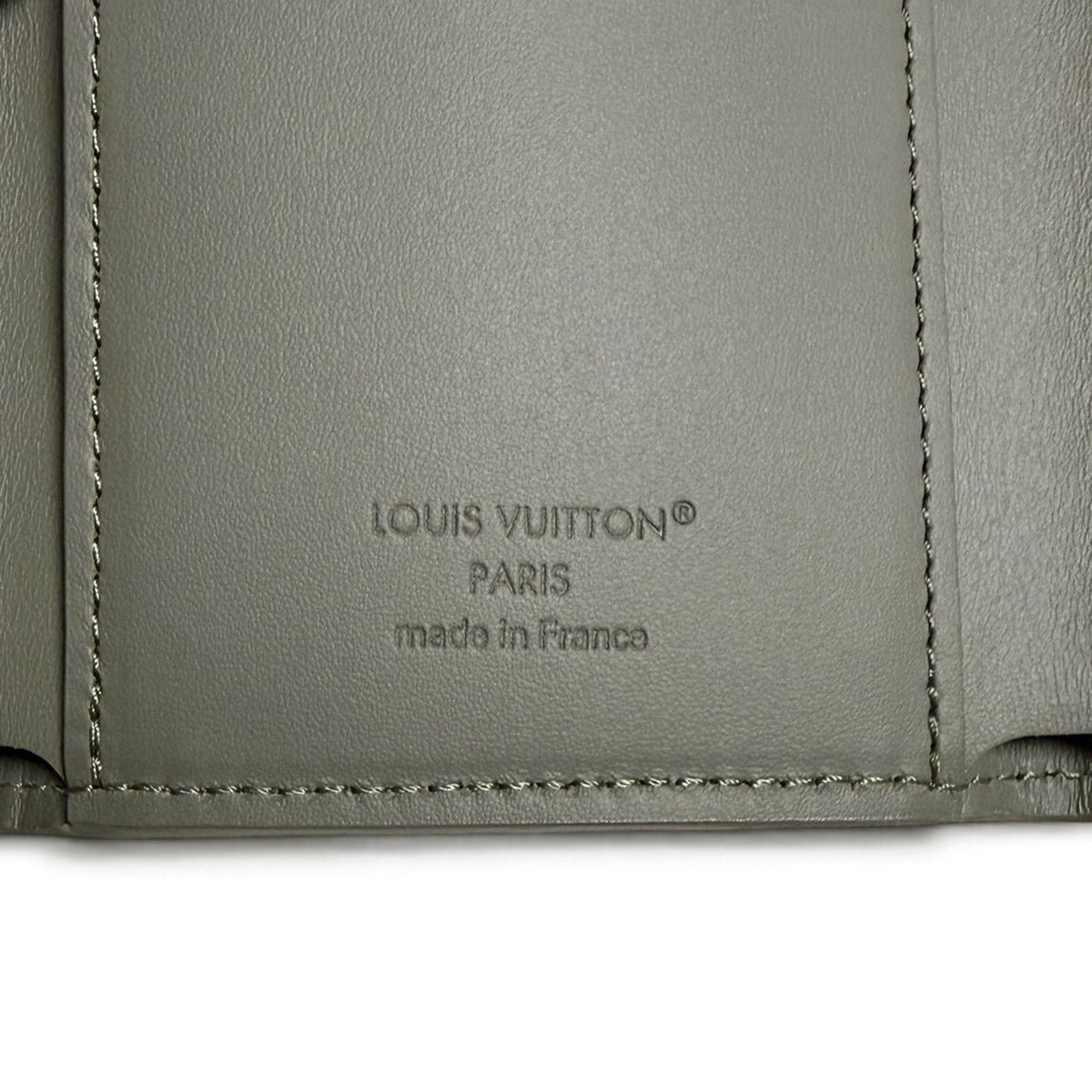 【新品・未使用品】ルイ ヴィトン LOUIS VUITTON ヴィクター ウォレット コンパクト 三つ折り 財布 モノグラム シャドウ コイン カード ケース グリーン M13216 箱